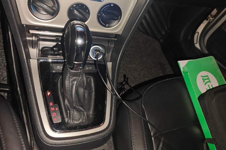 Used Volkswagen Lavida 2013 Restyled Classic 1.6L Automatic Comfort Edition Gear Lever