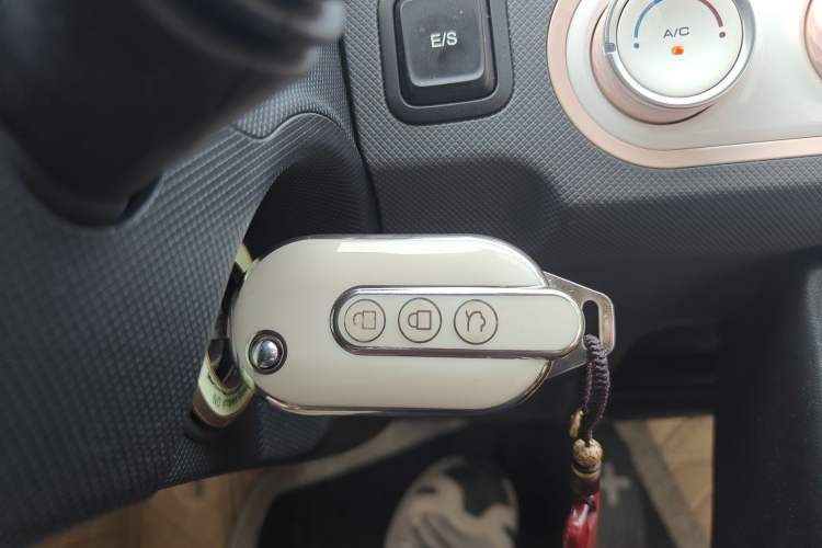 Used Wuling Hongguang MINIEV 2022 Macaron Premium Model – Lithium Iron Phosphate Vehicle Key