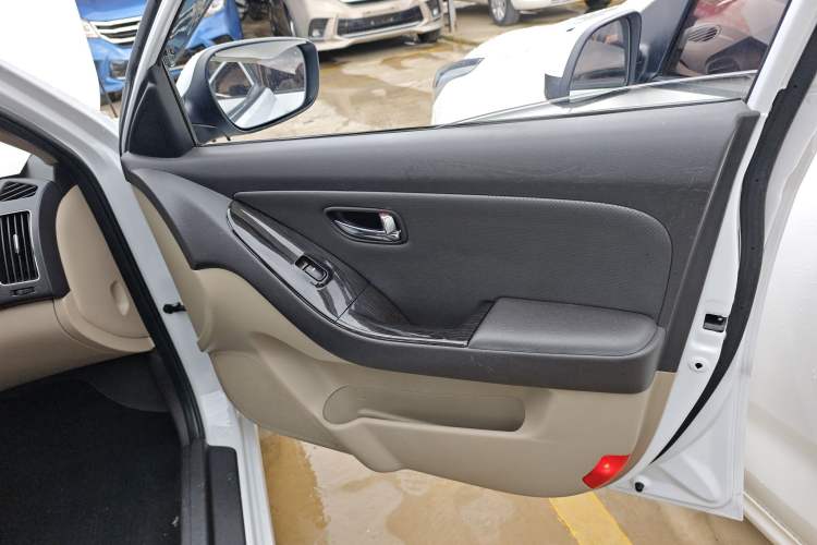 Used Hyundai Celesta 2015 1.6L Automatic Luxury Model
