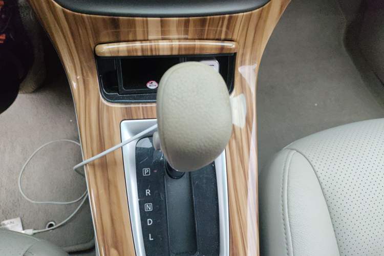 Used Nissan Sylphy 2014 1.6XV CVT Deluxe Edition Gear Lever