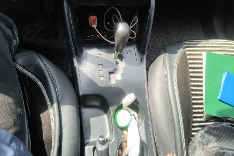 Used Hyundai ix35 2012 2.0L Automatic Two-Wheel Drive New Edition GL Gear Lever