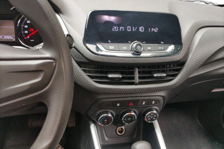 Used Chevrolet Cavalier 2022 325T Automatic Enjoyment Edition Audio And AC Panel