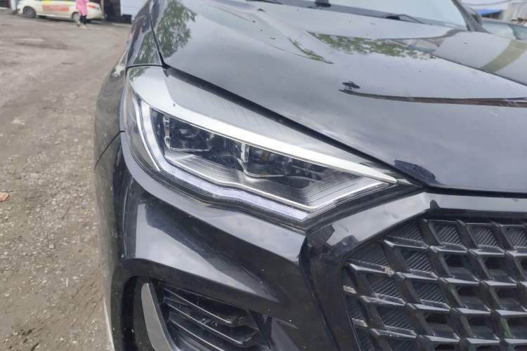 Used Sinotruk VGV U75PLUS 2021 2.0 TGDI Luxury Pro 7-Seater Right Front Headlight