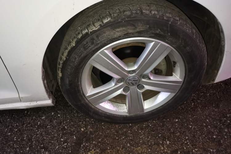 Used Volkswagen Golf 2016 1.6L Automatic Comfort Model Right Front Wheel Hub