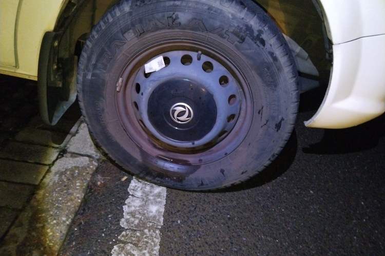 Used Dongfeng Yufeng 2020 2.3T Economy Logistics Vehicle Short Wheelbase Low Roof 5-9 Seater WP2.3
