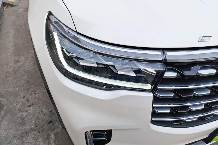 Used Ford Explorer 2023 EcoBoost 285 Four-Wheel Drive Titanium Edition 6 Seats
