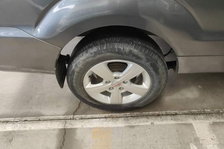 Used Jinbei Gold Hiace 2021 2.0L Passenger Van Travel Lion 7-Seater