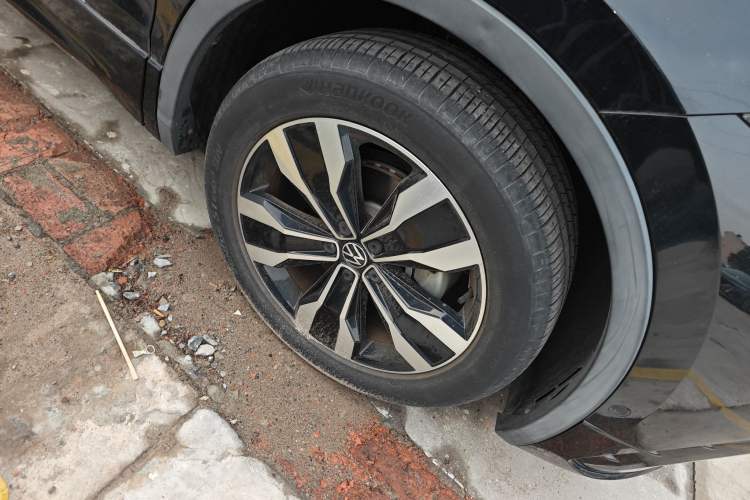 Used Volkswagen Tiguan L 2023 330TSI Automatic Two-Wheel Drive R-Line Enjoyment Edition Right Front Wheel Hub