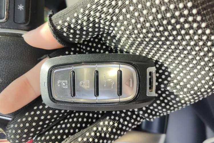 Used Roewe RX5 2016 20T Two-Wheel Drive Automatic Internet Smart Edition
