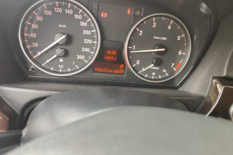 Used BMW 3 Series 2011 320i Sport Edition Odometer Close Up