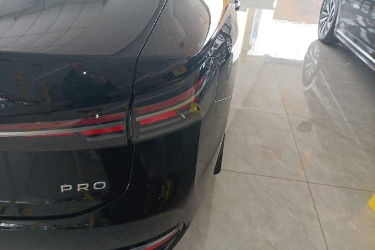 Used Volkswagen Passat 2025 Pro 380TSI Dragon Glory Edition
