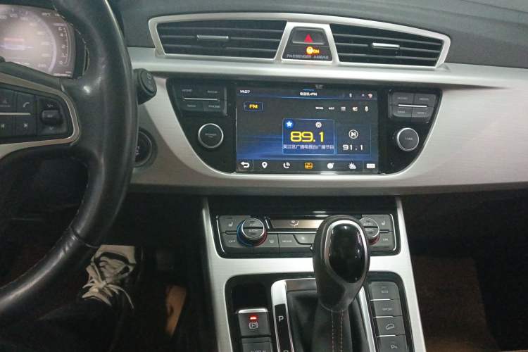 Used Geely Auto Emgrand X7 Sport 2016 1.8TD Automatic All-Wheel-Drive ZhiZun Edition Audio And AC Panel