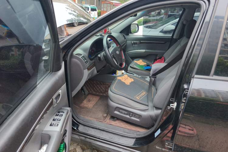 Used Hyundai Santa Fe Classic 2011 2.4 Comfort Edition 7-Seater Two-Wheel Drive