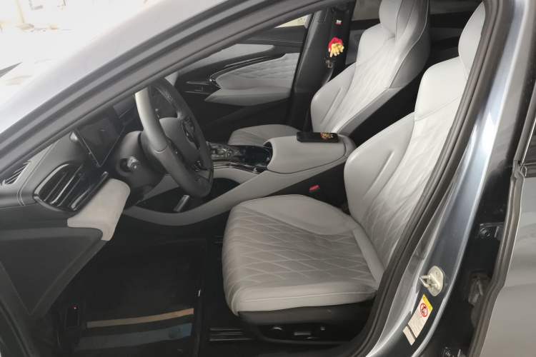 Used BYD Seal 2022 650 km All-Wheel-Drive Performance Version
