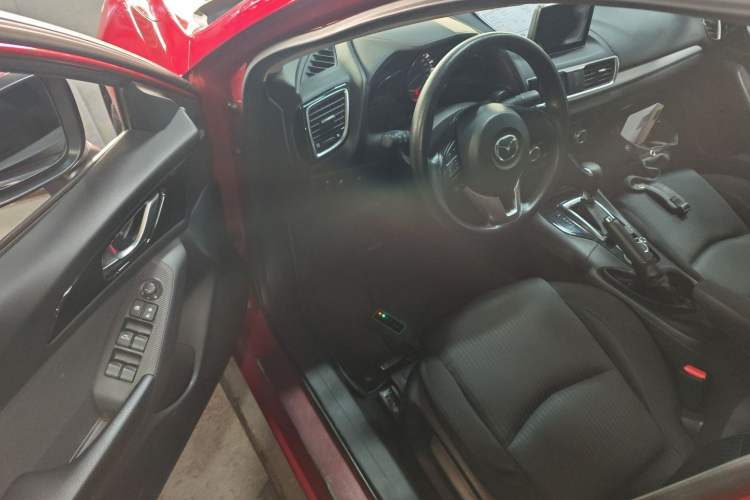 Used Mazda 3 Axela 2016 Sedan 1.5L Automatic Luxury Model