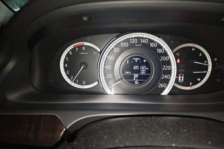 Used Honda Accord 2014 2.4L EXN Luxury Navigation Edition Odometer Close Up