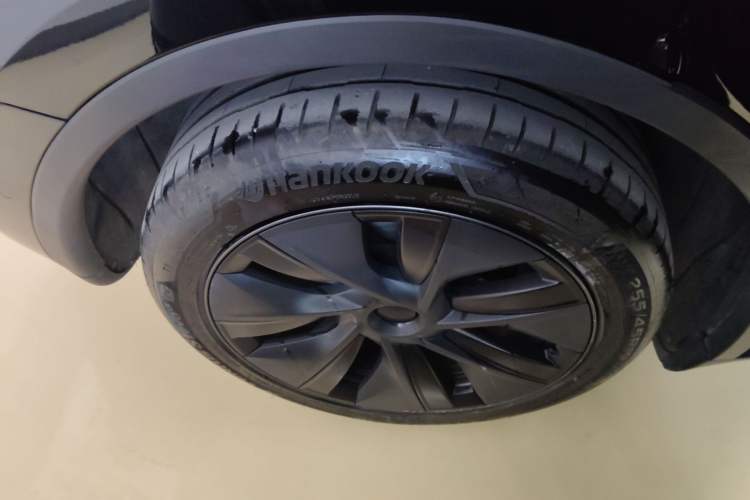 Used Tesla Model Y 2023 Long-Range All-Wheel-Drive Version