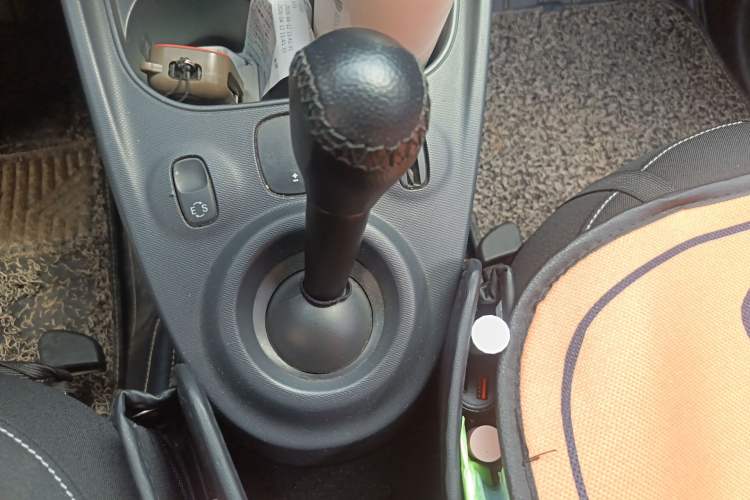 Used smart forfour 2016 1.0L 52 kW Passion Edition Gear Lever