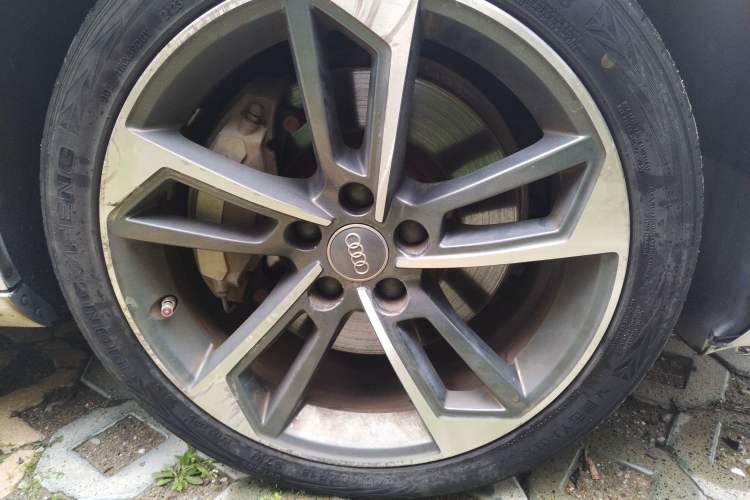 Used Audi A4L 2017 45 TFSI quattro Style Edition Right Front Wheel Hub