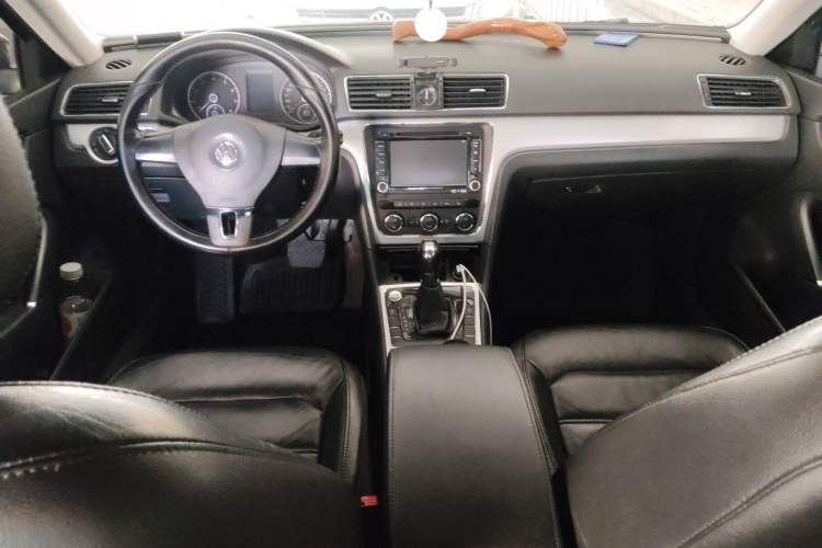 Used Volkswagen Passat 2014 1.8TSI DSG Prestige Edition Center Console