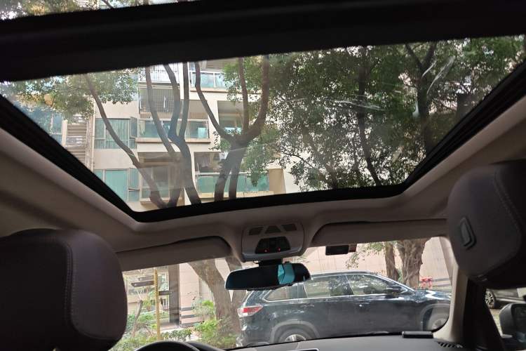 Used BMW X5 2013 xDrive35i Leading Model Headliner