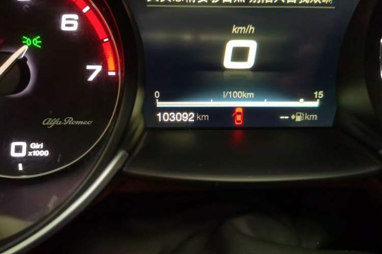 Used Alfa Romeo Giulia 2017 2.0T 200HP Luxury Edition Odometer Close Up