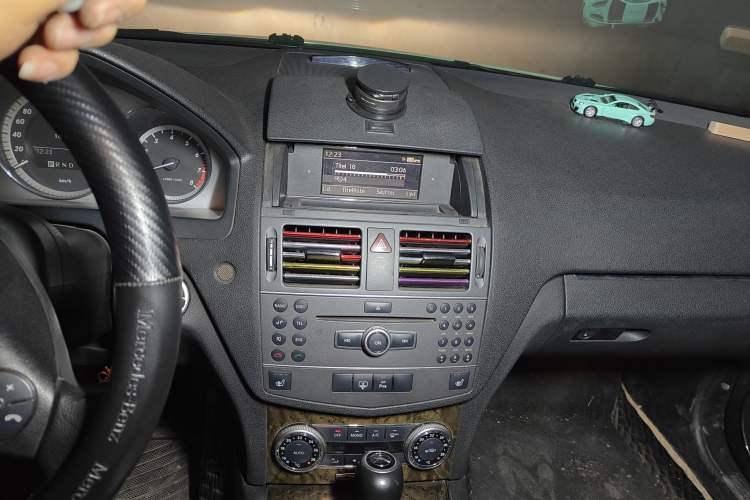 Used Mercedes-Benz C-Class 2010 C 200 CGI Fashion Model
