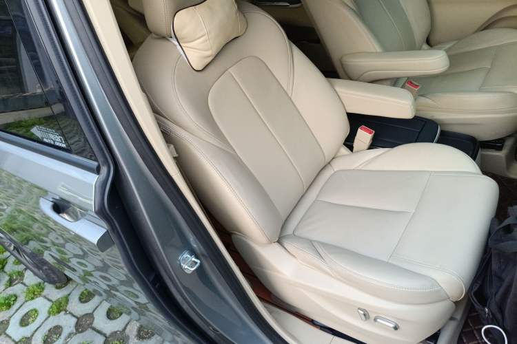 Used Buick GL8 2023 ES Lu Zun Deluxe Model Right Front Seat