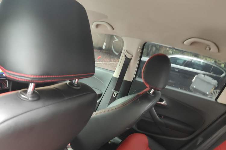 Used Volkswagen Polo 2014 1.4L Automatic Comfort Edition Headliner