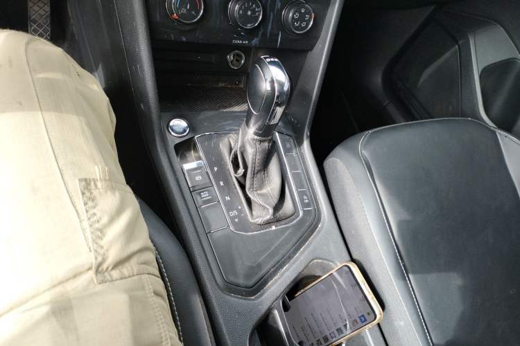 Used Volkswagen Tiguan L 2019 330TSI Automatic Two-Wheel Drive Luxury Edition China V Standard Gear Lever