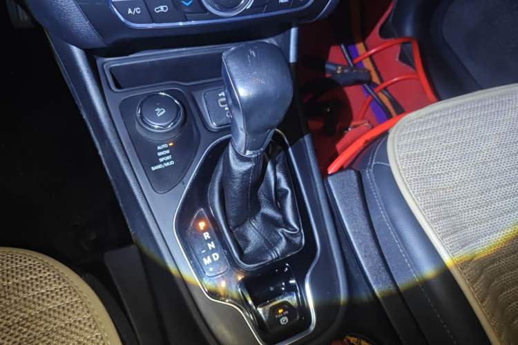 Used Jeep Cherokee 2019 2.0T Four-Wheel Drive Explorer Edition China VI Emission Standard