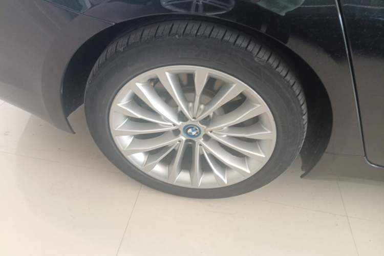 Used BMW 5 Series New Energy 2019 530Le Luxury Package Right Rear Wheel Hub