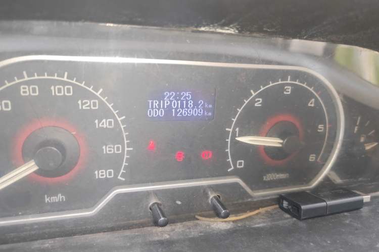 Used SAIC MAXUS Xintu V80 2014 2.5T Aotuntong Short Wheelbase Mid-Roof Model
