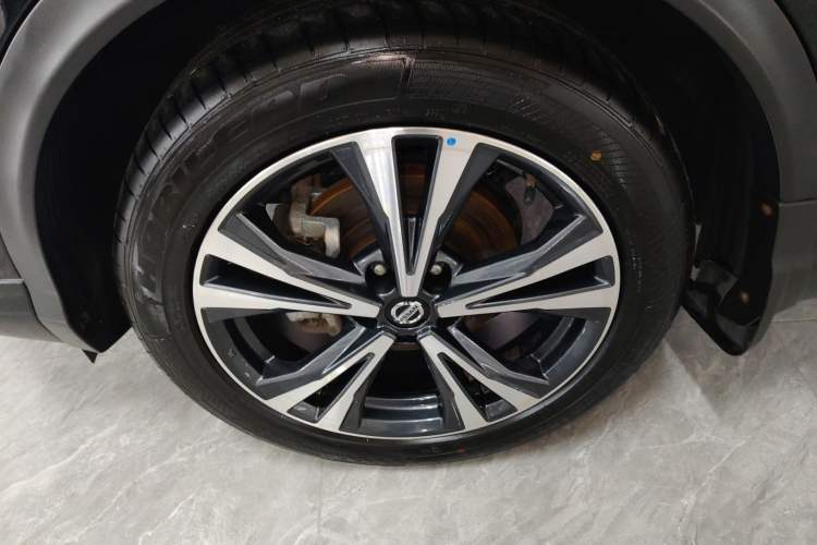 Used Nissan Qashqai 2021 2.0L CVT Luxury Edition Left Front Wheel Hub