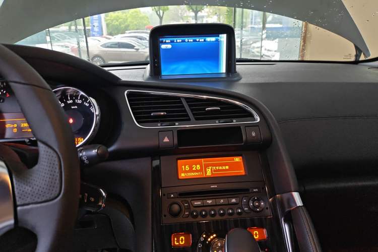 Used Peugeot 3008 2013 2.0L Automatic Trend Edition Audio And AC Panel