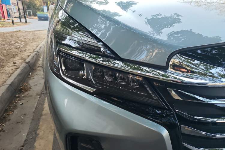 Used Buick GL8 2023 Facelifted Land Cruiser Executive Luxury Version