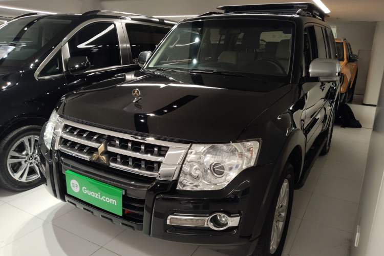 Used Mitsubishi Pajero 2018 V97 3.8L 5-Door GLS Sunroof Dual Differential – Middle East