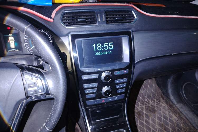 Used Haval H2 2018 Red-Label 1.5T Dual-Clutch Two-Wheel-Drive Elite Model Audio And AC Panel