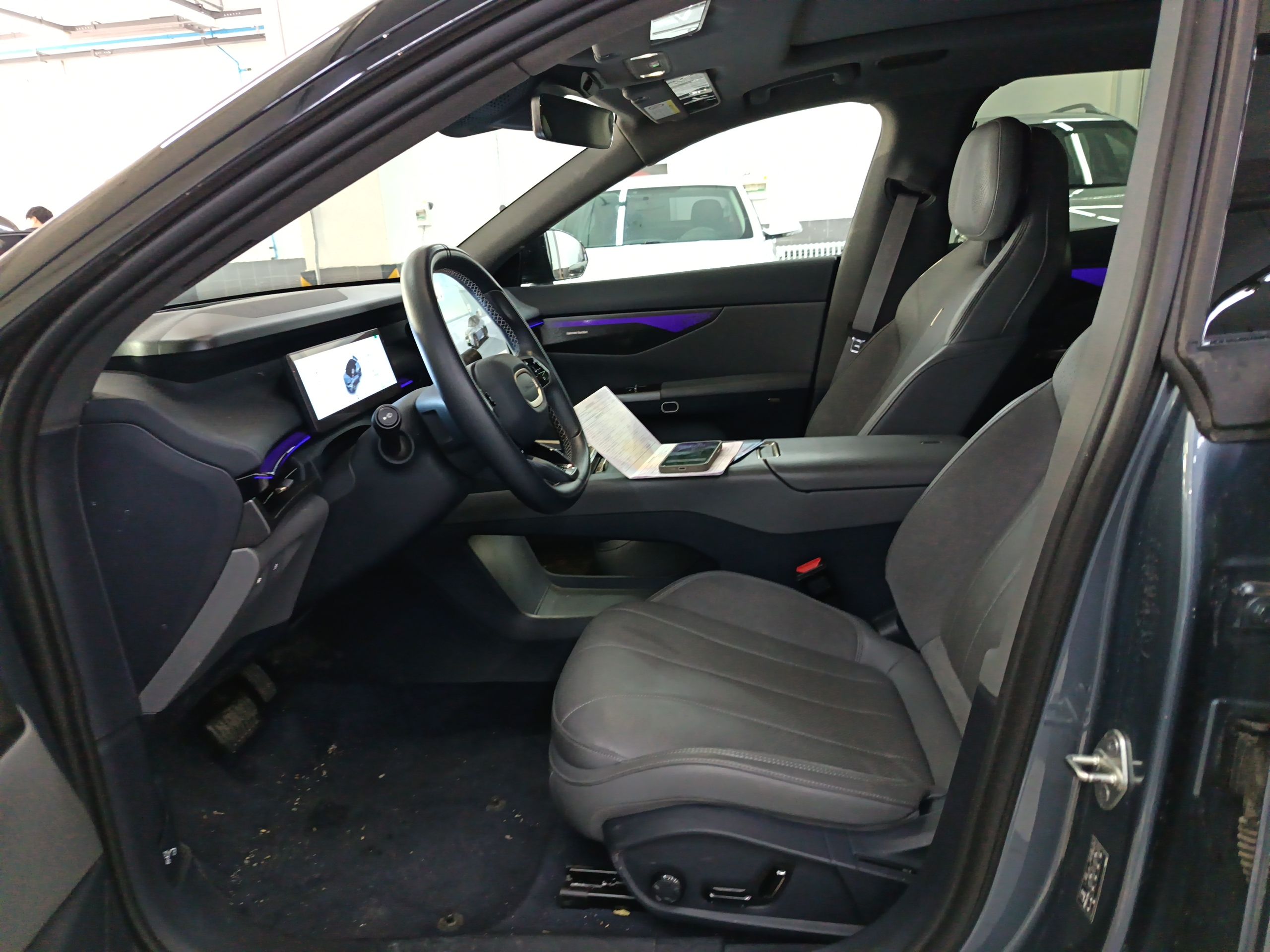 Переднее сиденье в автомобиле