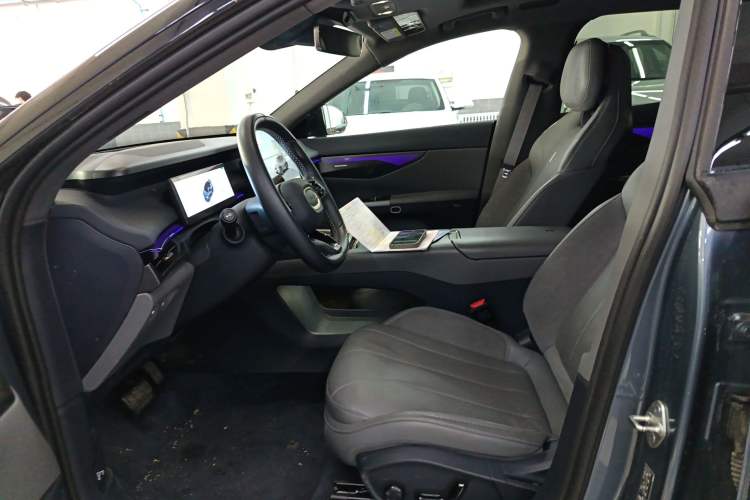 Used Lynk & Co 07 2024 EM-P 126 Long-Range Ultra Left Front Seat