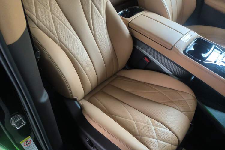 Used Denza D9 2025 DM-i Intelligent Drive 1020 Four-Wheel Drive Flagship Model
