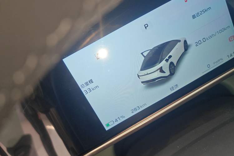 Used Hongqi EH7 2025 690 Smart Selection Edition Odometer Close Up