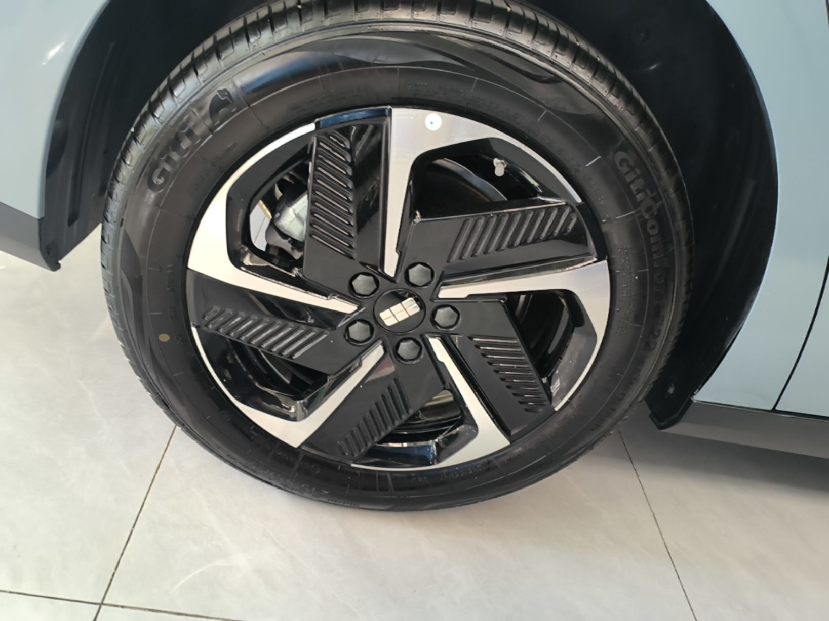 Geely Galaxy L6 2025 EM-i 140km Explorer+ Edition — снимка 11