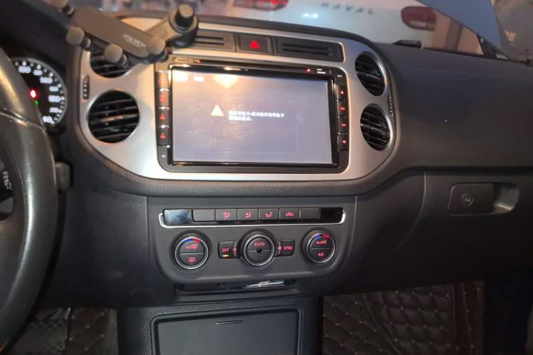 Used Volkswagen Tiguan 2015 1.8TSI Automatic Two-Wheel Drive Comfort Edition Audio And AC Panel