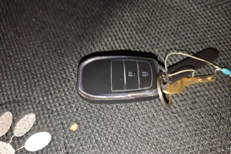 Used Toyota RAV4 2016 2.0L CVT Two-Wheel Drive Fashion Edition China V Standard
