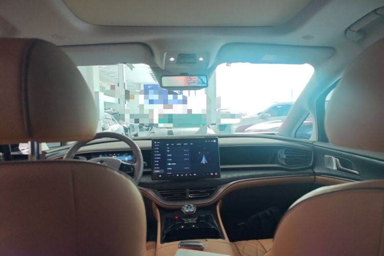 Used Denza D9 2022 DM-i 1040 Prestige Model
