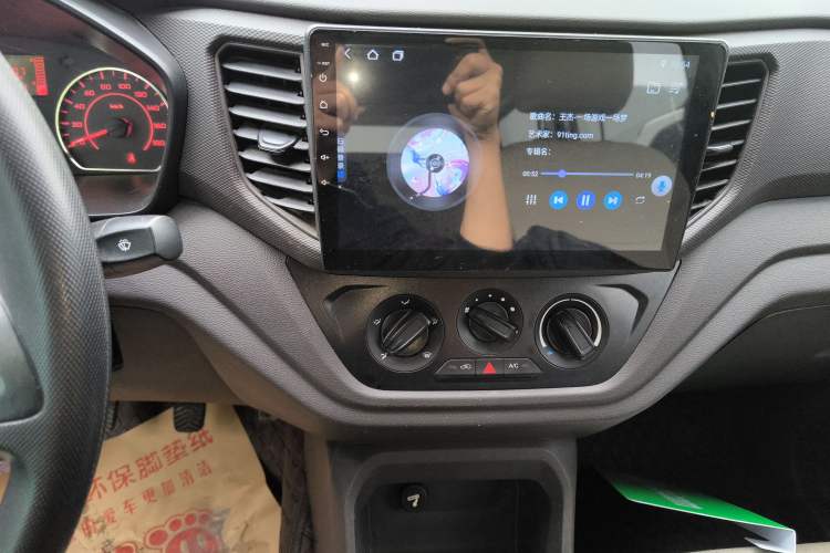 Used Wuling Hongguang V 2022 1.5L Jingqu Edition Electric-Assist LAR Audio And AC Panel