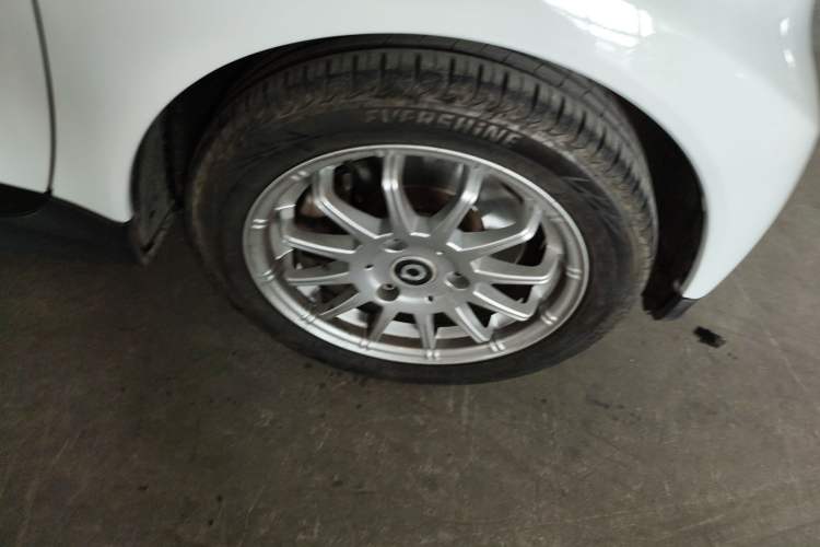 Used smart fortwo 2012 1.0 MHD Hardtop Standard Edition Right Front Wheel Hub