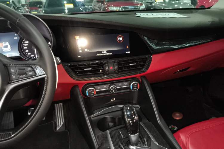 Used Alfa Romeo Giulia 2017 2.0T 200HP Luxury Edition