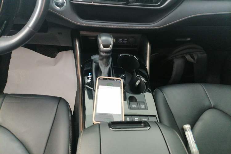 Used Toyota Highlander 2023 2.5L Smart Electric Hybrid Dual-Engine 4x4 Knight Edition 7 Seats Gear Lever